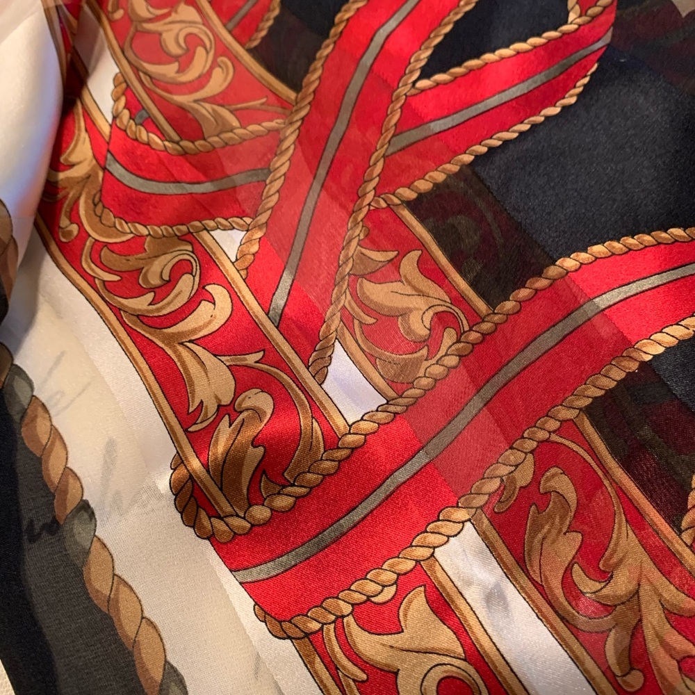 SOLD Vintage ladies holiday silk scarf - Picture 5 of 9